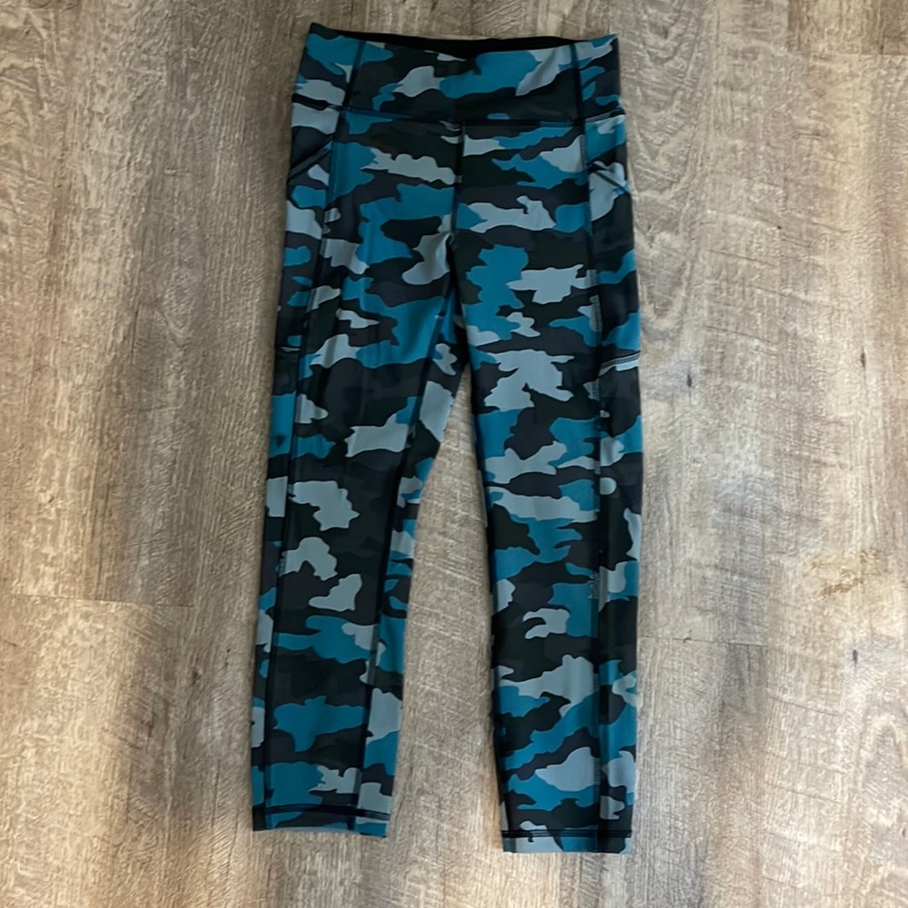 BNWOT Lululemon Align green camo leggings